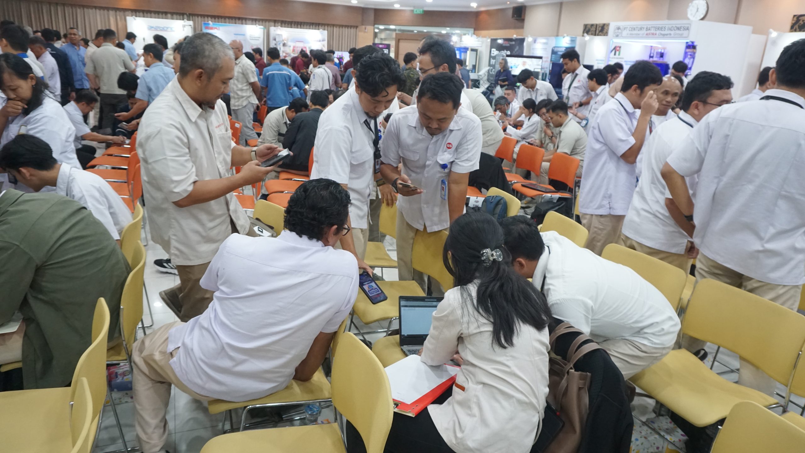 Sesi Kummara beserta ratusan peserta dari PT. Astra Otoparts